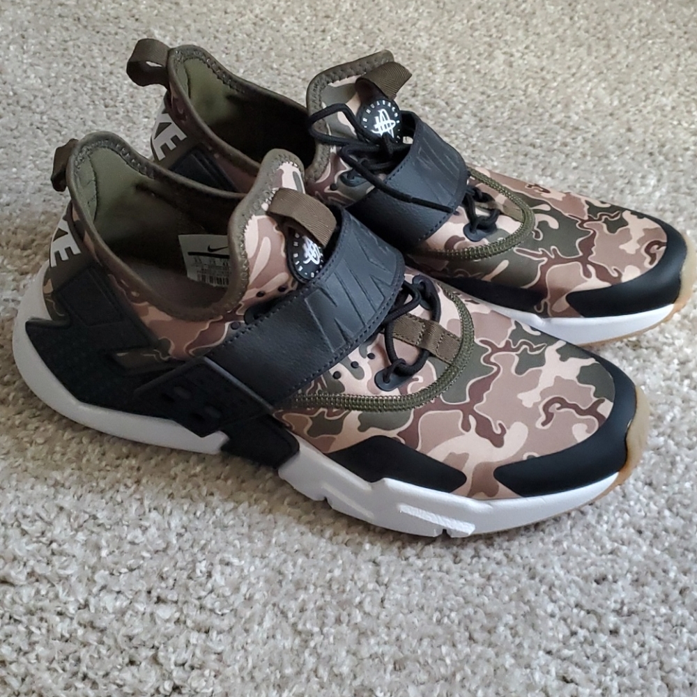 COPY - Nike Camo Hurache